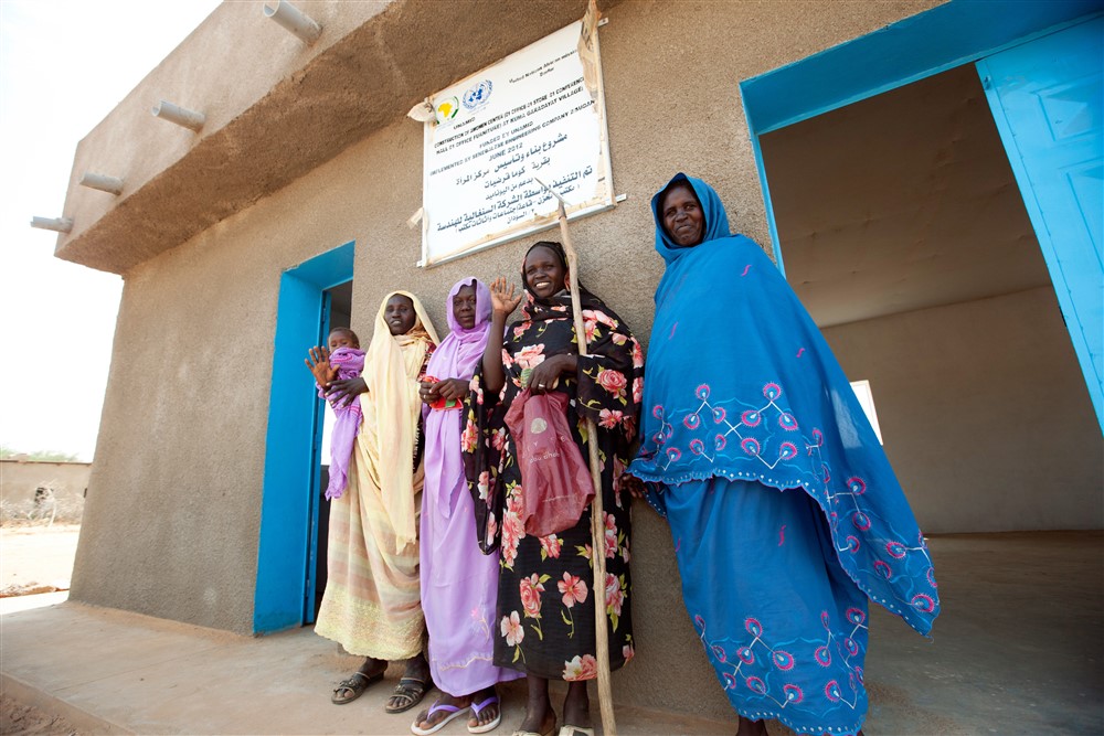 Women at the new women center in Kuma Garadayat, North Darfur, constructed by UNAMID. Photo by Albert González Farran - UNAMID