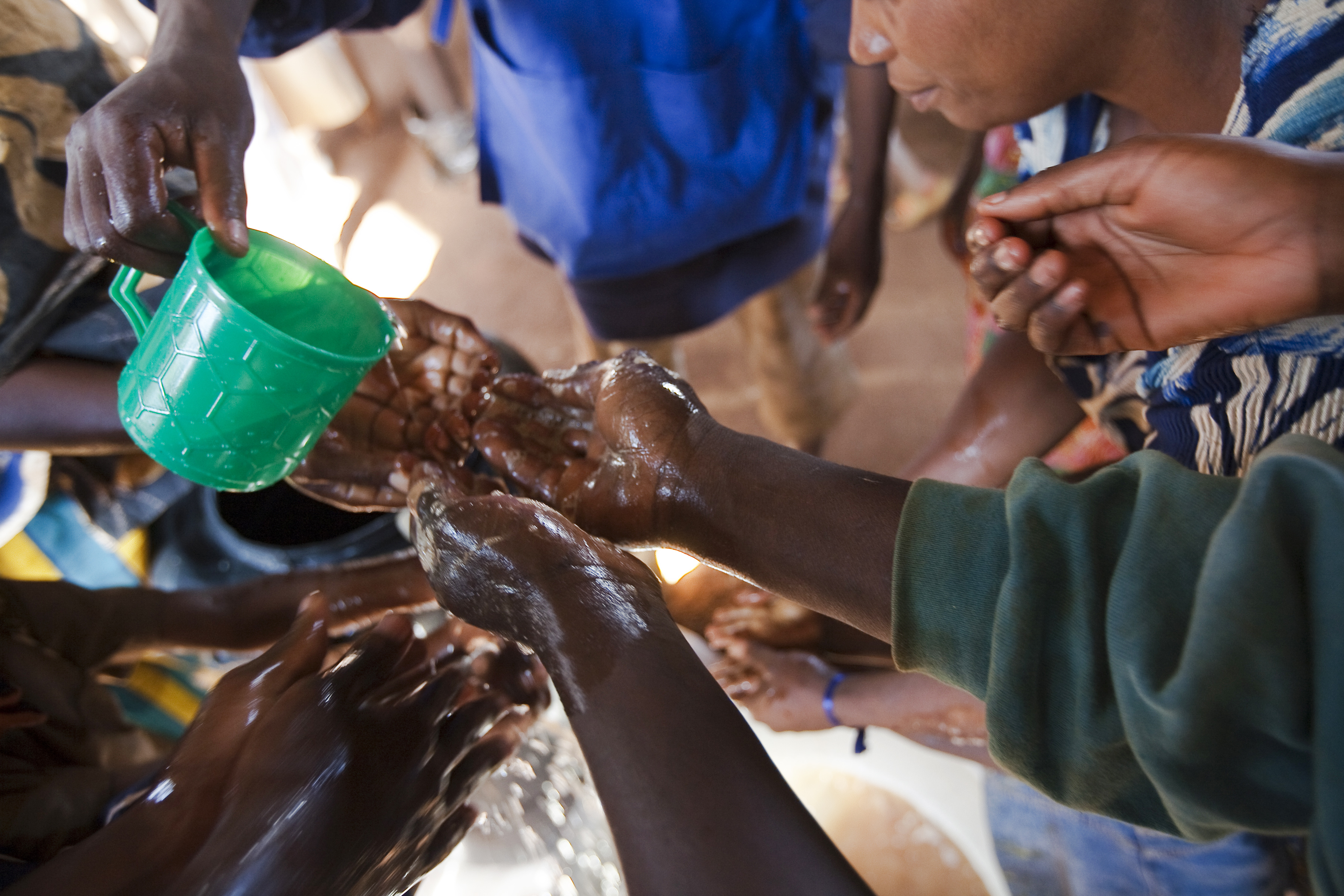 Congolese refugees wash their hands. UN Photo/Sebastian Villar