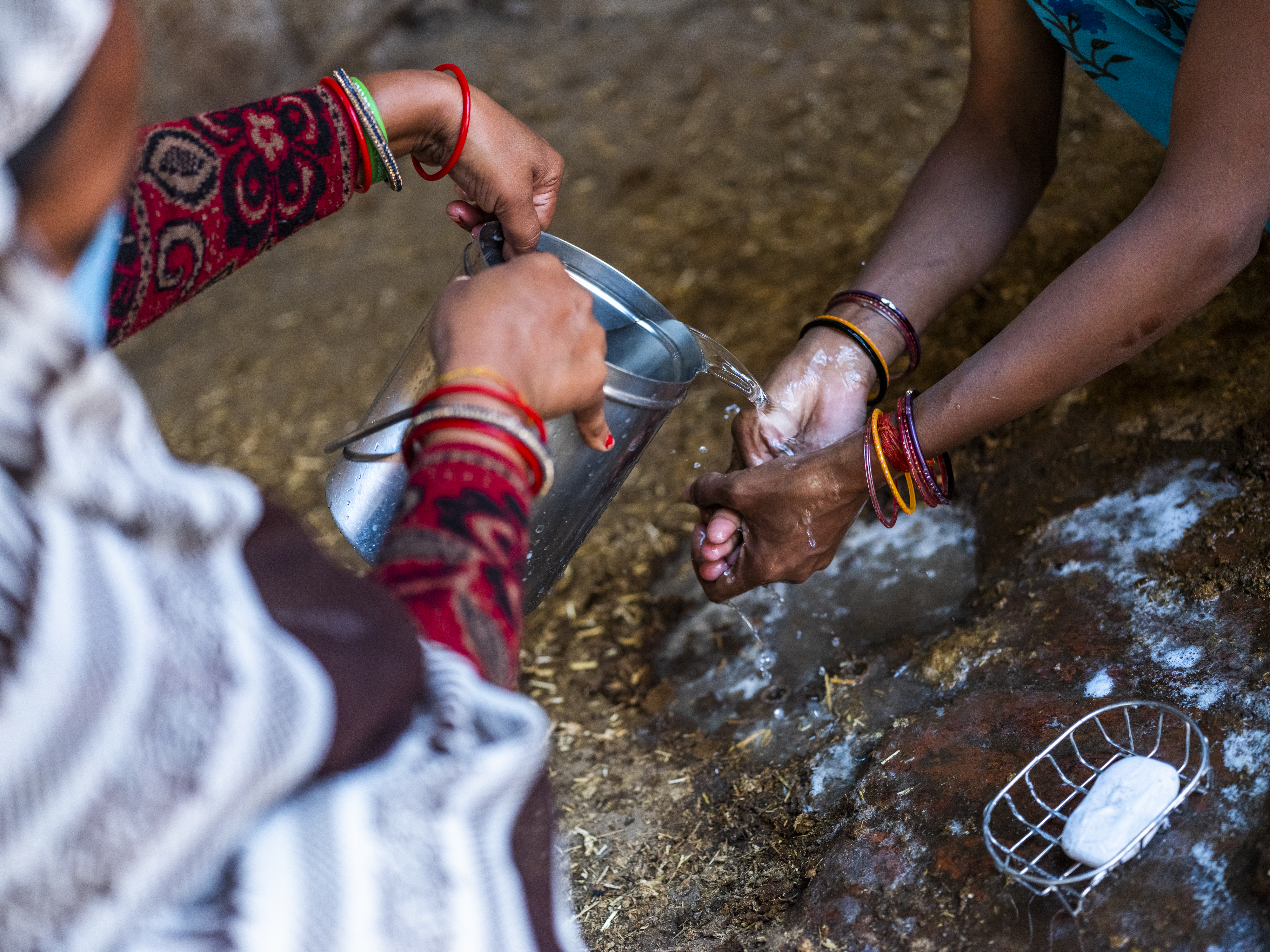Lack of hand hygiene is dangerous.