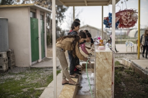 On 8 March 2022 in Iraq, Yazidi girls wash their hands a child-friendly space in Shekhan camp for internally displaced persons (IDPs). Child-friendly spaces help children in Iraq to overcome the impact of conflict by providing them with opportunities to heal the scars of war in a safe and secure environment. Explosive weapons kill and injure thousands of civilians each year. Even after conflict, the effects of explosive weapons reverberate for years to come. Landmines and unexploded or abandoned ordnance ( On 8 March 2022 in Iraq, Yazidi girls wash their hands a child-friendly space in Shekhan camp for internally displaced persons (IDPs). Child-friendly spaces help children in Iraq to overcome the impact of conflict by providing them with opportunities to heal the scars of war in a safe and secure environment.